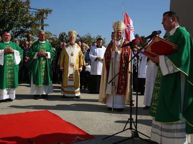 Obnovljen Stepinčev dom Krašić, 03.09.2021 Biskup Ivan Šaško je otvorio obnovljeni spomendom bl. kardinala Alojzija Stepinca, te blagoslovio...