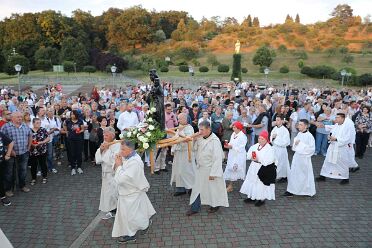 Procesija svjetla iz Marije Bistrice na Vinski Vrh Marija Bistrica, 12.07.2022 U predvečerje svetkovine Majke Božje Bistričke, koja se slavi 13. srpnja, oko 1250...