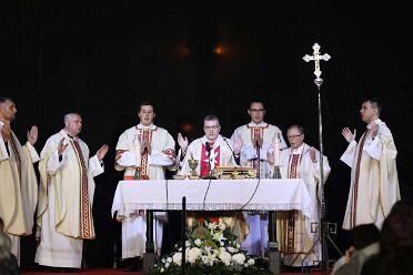 Svetkovina Svih Svetih na Mirogoju Zagreb, 01.11.2022 Kardinal Josip Bozanić predvodio je svečanu euharistiju na zagebačkom groblju Mirogoj na otvorenom...