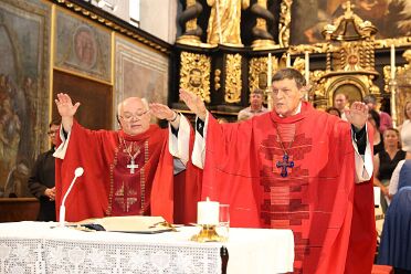 DekanatsFirmung Seitenstetten (11h00) Seitenstetten, 07.06.20205 Firmung des Dekanats Haag mit Abt Petrus Pilsinger und Altabt Berthold Heigl in der...