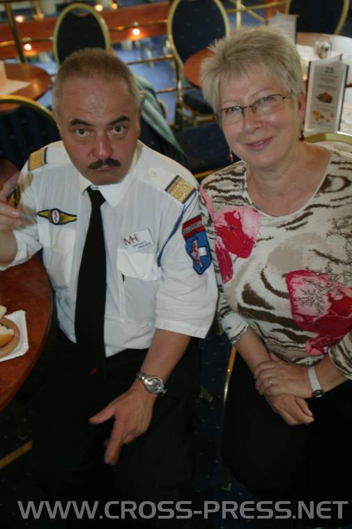 05.08.24_133 Leontine Schm�lz, organisatorische rechte Hand mit Hermann Prager vom �skulapkreuz.