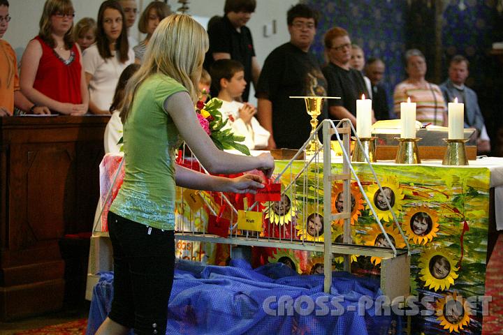 2008.06.01_09.28.26.JPG - Gemeinsam gestaltete Gebete f�r Gemeinschaft, Freundschaft, Liebe, Mut und Kraft bilden die Br�ckenpfeiler.