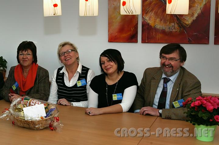2008.11.14_16.07.25.JPG - Anna Maria M�hlmann, Anneliese Neudorfer, Elfriede Hirtenlehner, Dr. Wolfgang Apfelthaler (Gesch�ftsf�hrer v. "RdK")