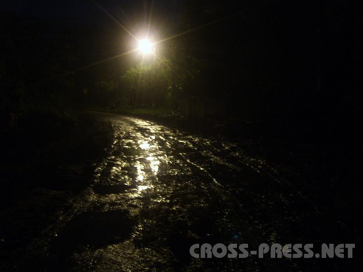 3-05 Bei Regen.JPG - Straße bei Regen.