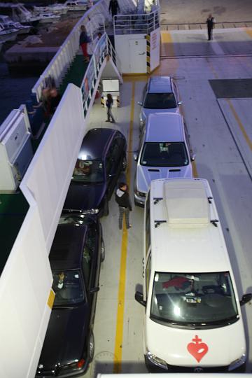 2009.08.15_05.44.54.jpg - Auf der F�hre von Valbiska/Krk auf die Insel Cres...