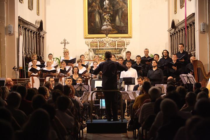 2009.08.20_21.12.24.jpg - Cantus Ensamble "Ivan Filipovic" izvode "Plac osorski" od Berislava �ipu�a u osorskoj Katerdrali pod vodstvom Gorana Jerkovica i Berislava �ipu�a sa solistima Monika Cerovcec (sopran, andeo), Martina Gojceta Silic (mezzosopran, Gospa), Domagoj Dorotic (tenor, Isus), Goran Juric (bas, Ivan).