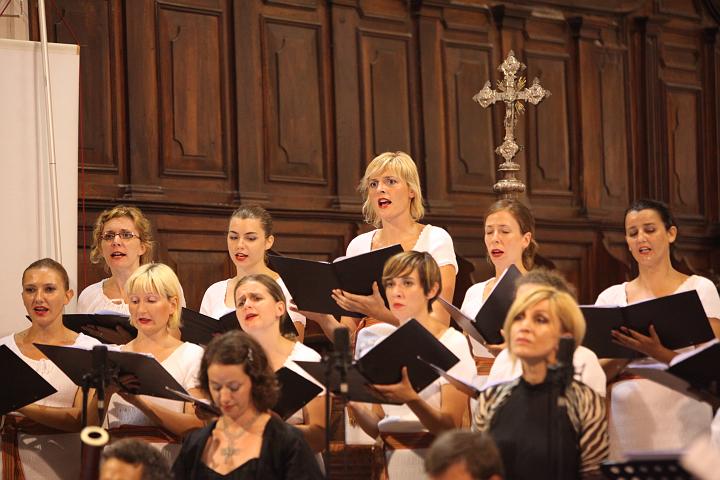 2009.08.20_21.18.28.jpg - Cantus Ensamble "Ivan Filipovic" izvode "Plac osorski" od Berislava �ipu�a u osorskoj Katerdrali pod vodstvom Gorana Jerkovica i Berislava �ipu�a sa solistima Monika Cerovcec (sopran, andeo), Martina Gojceta Silic (mezzosopran, Gospa), Domagoj Dorotic (tenor, Isus), Goran Juric (bas, Ivan).