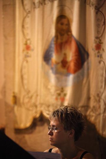 2009.08.20_21.21.19.jpg - Cantus Ensamble "Ivan Filipovic" izvode "Plac osorski" od Berislava �ipu�a u osorskoj Katerdrali pod vodstvom Gorana Jerkovica i Berislava �ipu�a sa solistima Monika Cerovcec (sopran, andeo), Martina Gojceta Silic (mezzosopran, Gospa), Domagoj Dorotic (tenor, Isus), Goran Juric (bas, Ivan).