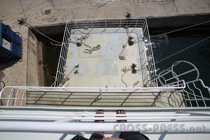 2013.08.21_12.11.39.jpg - Blick auf den Bug vom obersten Deck.