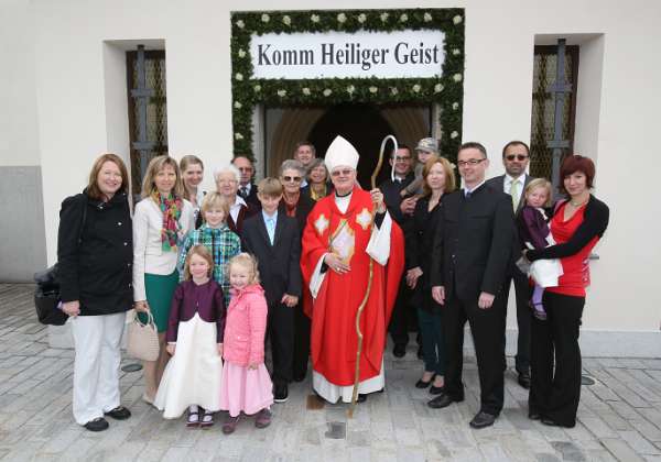 Firmlinge mit Firmspender