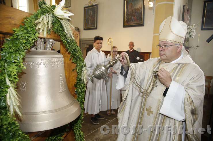 2016.06.26_09.36.48.JPG - ... dann mit Weihrauch (Inzensierung), ...