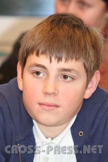 2010.02.20_17.08.03.jpg - Johannes Minichmayr, Sohn von Birgit und Hannes, den Gr�ndern der "Kisi-Kids", jetzt: "God's singing Kids". Er ist mit seinen 13 Jahren ein begabterTechniker.