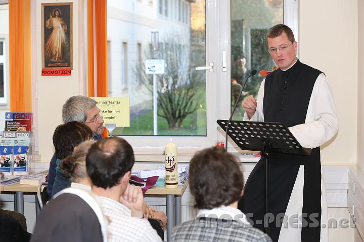 2012.11.25_14.42.03_01.jpg - P.Johannes Paul Chavanne hielt den Vortrag: "Brennen, um zu entzünden".