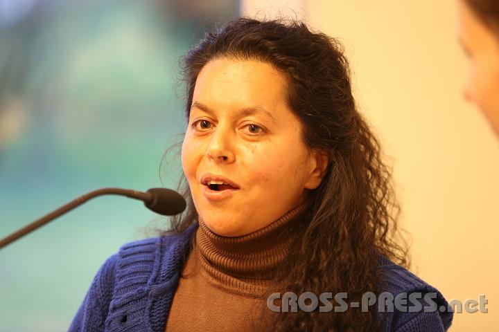 2012.11.25_15.58.59.jpg - Brigitte aus Linz hilft mit, Radio Maria "unter die Leute zu bringen".