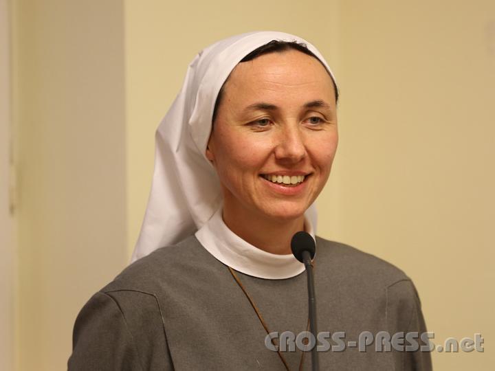 2012.11.25_16.32.24.jpg - Schwester Michaela, Herz und Seele von Studio Amstetten. :)