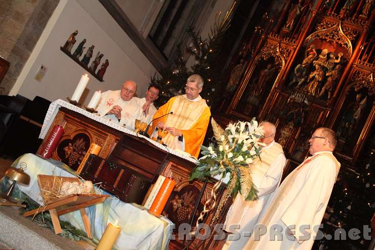 2014.01.07_18.41.02_01.jpg - Das Fest "Hl. Drei Könige" wird auch "Epiphanie" (Erscheinung) genannt. Mit "Erscheinung" ist die menschliche Gegenwart Gottes in der Person Jesu Christi gemeint.