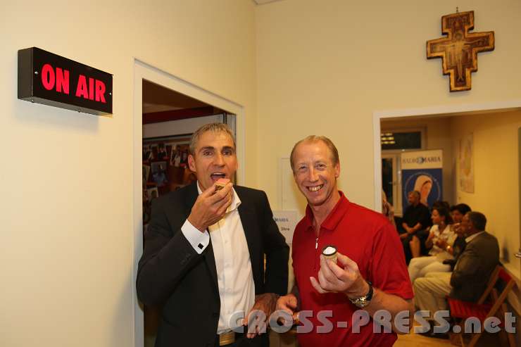 2014.06.18_21.04.27.jpg - Es gab auch die Möglichkeit zur Besichtigung des Studios und zur gemütlichen Begegnung bei Kaffee und Kuchen.