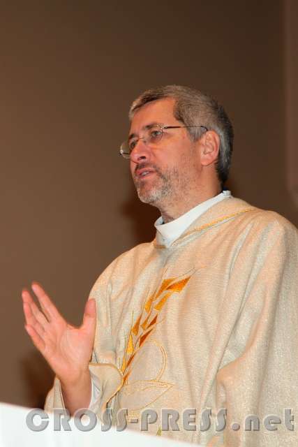 2016.01.07_18.58.06.cr.jpg - Schluss-Segen von Programmdirektor Andreas Schätzle