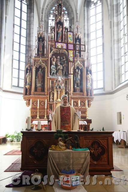 2017.03.25_10.41.37.jpg - Programmdirektor Andreas Schätzle begrüßt die Gottesdienstbesucher.