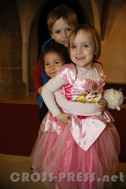 2017.03.25_11.54.04.jpg - Geschwister mit Cousine