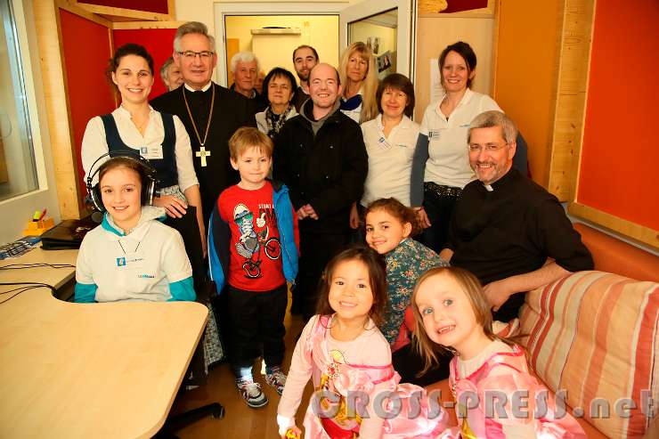 2017.03.25_16.01.13.jpg - Gruppenfoto mit Abt Ambros Ebhart OSB und Prinzessinnen :)