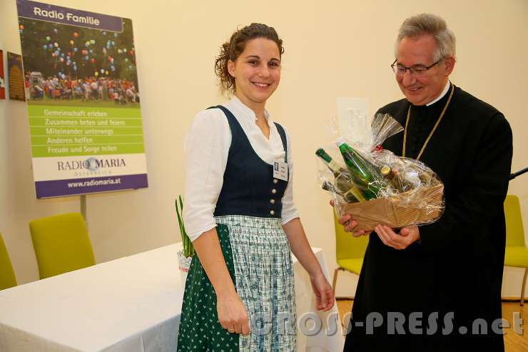 2017.03.25_17.29.27.jpg - Birgit Urban bedankt sich mit Mostviertler Schmankerln.