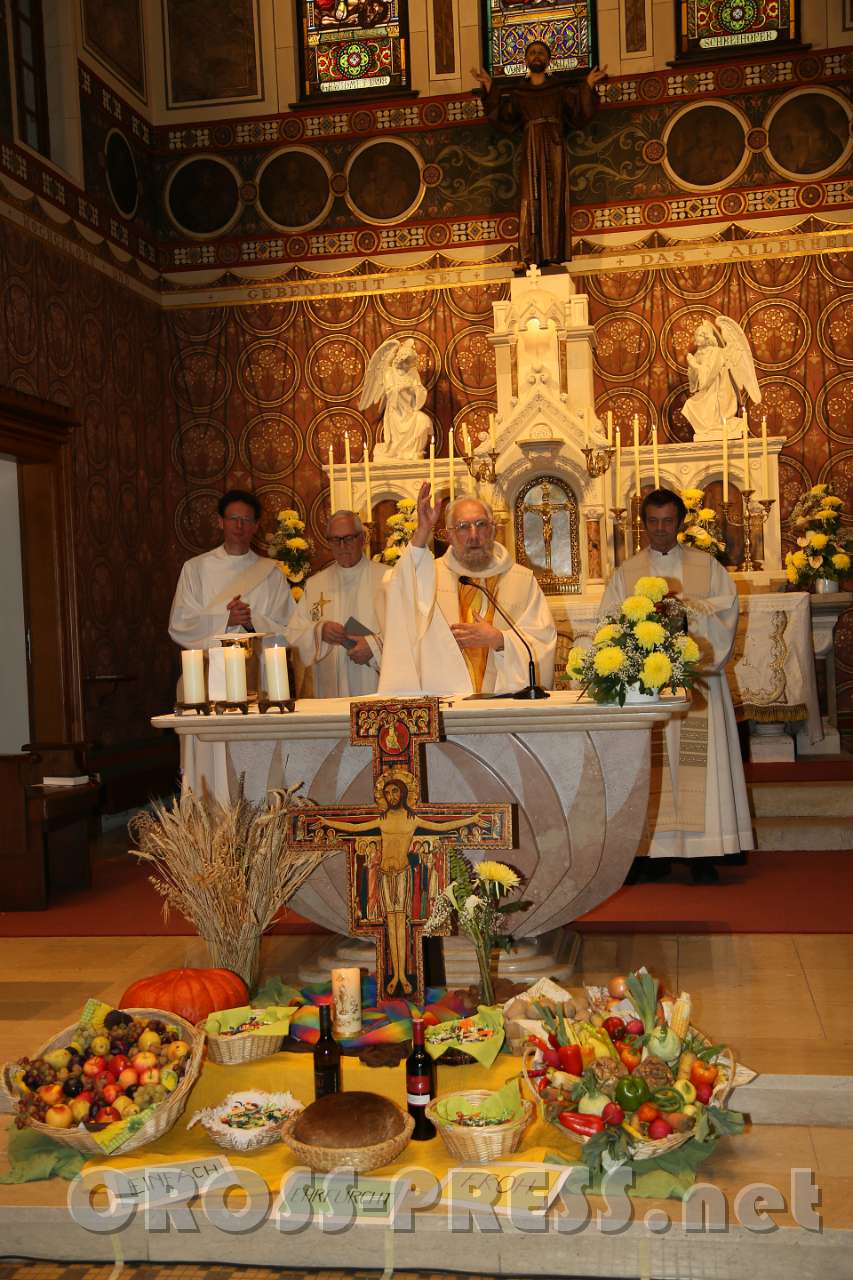 2017.10.08_15.27.02.jpg - Abschluss-Segen von Pfr. Franz Kaiser.