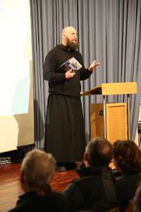 Vortrag Hw. Johannes M. Schwarz über seiner 14.000 km langen Fußwallfahrt von Lichtenstein nach Jerusalem und zurück Stets aktuell, schrieb Hw.Schwarz seine Eindrücke auf seinem Pilgerblog. Daraus verfasste er ein Pilgertagebuch in zwei Bänden.