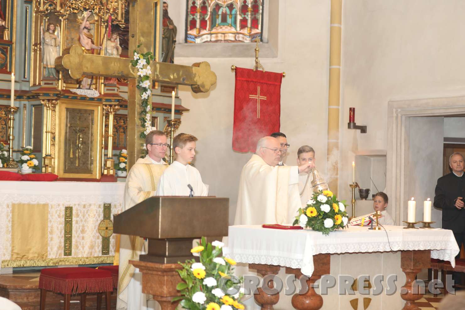 2017.05.07_09.45.39.jpg - Inzensieren des Altars