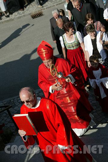 2009.06.14_08.52.51.jpg - Beim Aufgang zur Pfarrkirche...