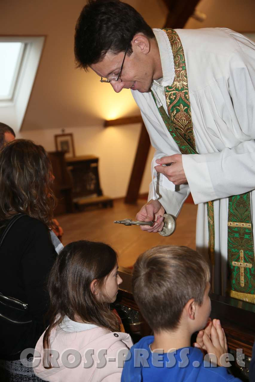 2017.10.08_12.20.51.jpg - Einzelsegen mit Reliquie der hl. Sr. Faustyna Kowalska.
