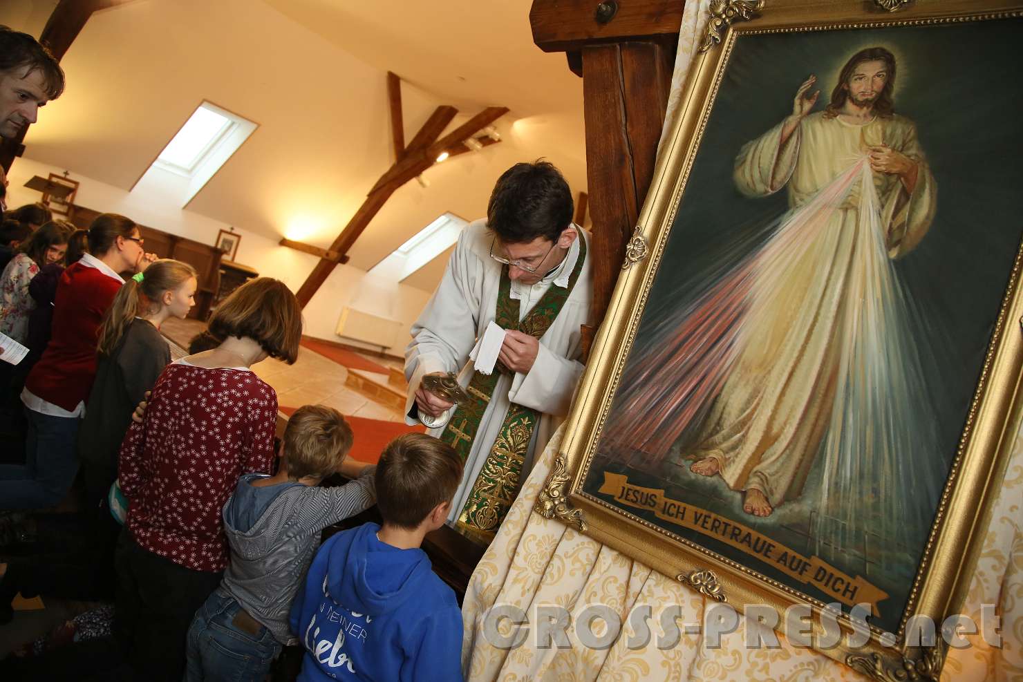 2017.10.08_12.23.22.jpg - Einzelsegen mit Reliquie der hl. Sr. Faustyna Kowalska.