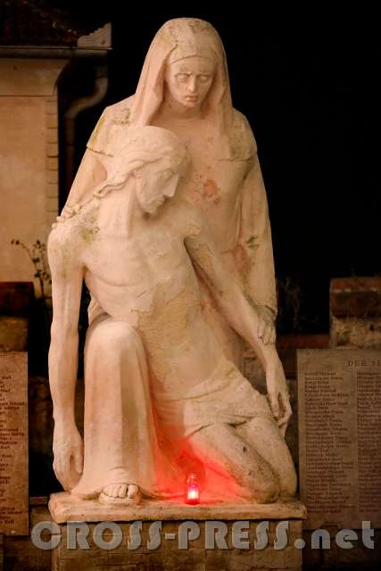 2017.04.15_21.34.55.jpg - Kriegerdenkmal