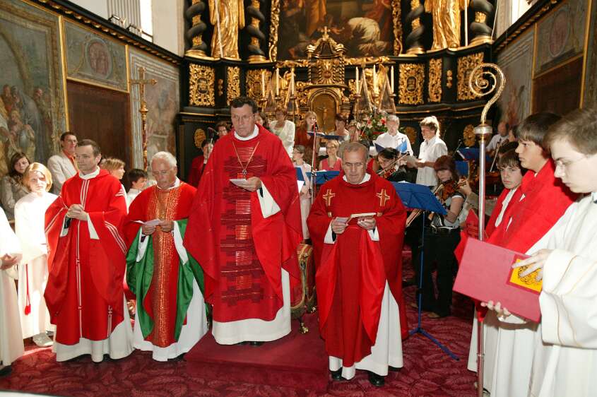 Firmung mit Abt P. Berthold und Prälat Vögt um 10:30h