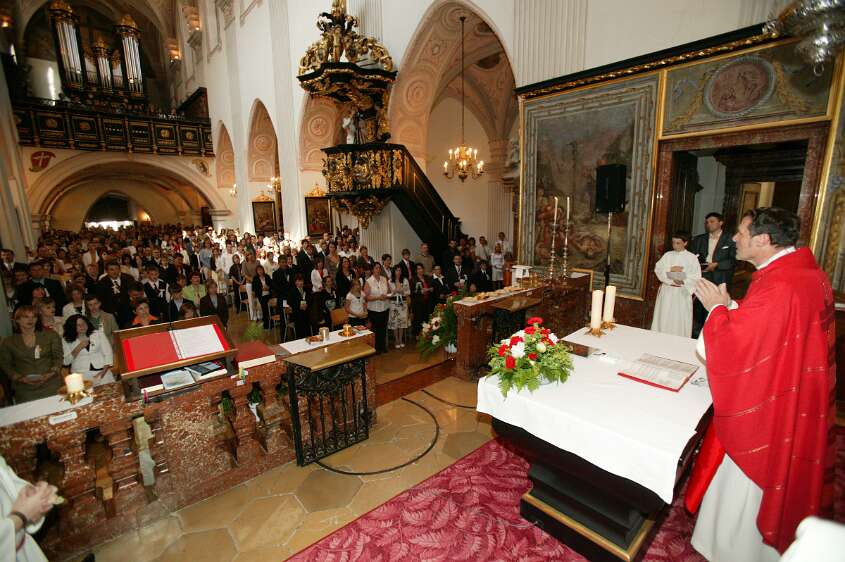 Firmung mit Abt P. Berthold und Prälat Vögt um 10:30h