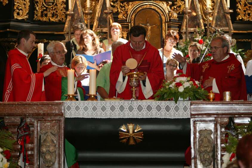 Firmung mit Abt P. Berthold und Prälat Vögt um 10:30h