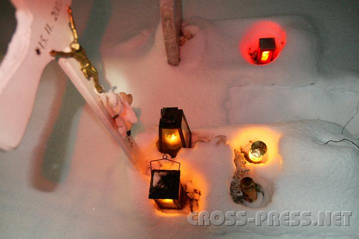 2009.01.28_18.38.55.jpg - Diese Kinder haben noch das Gl�ck gehabt, getauft worden zu sein.