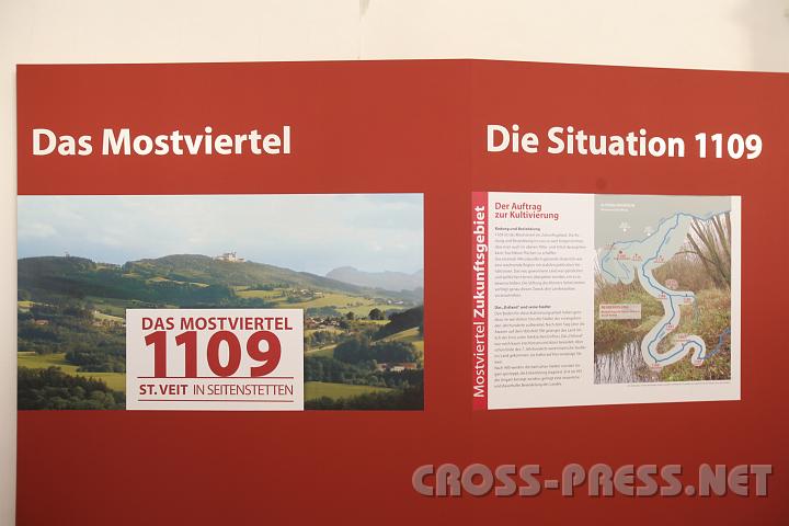 2009.04.24_16.10.07.jpg - Bei der Ausstellung sind neben St.Veit und Seitenstetten auch die 14 dem Stift zugeh�rigen Pfarren geschichtlich und aktuell repr�sentiert.