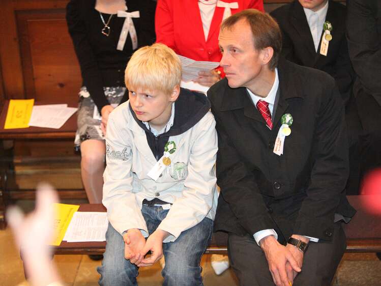 Firmung mit Abt Berthold Heigl und Propst Raimund Breiteneder um 08h