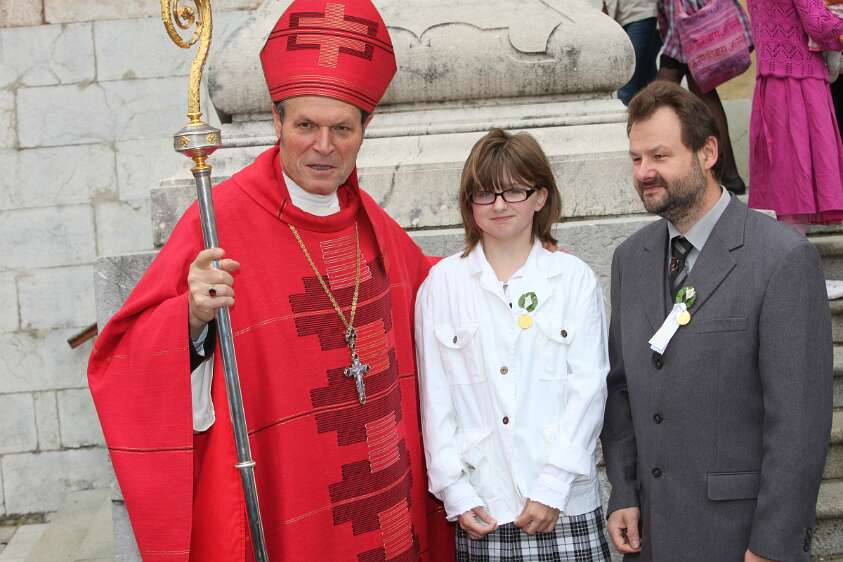 Firmung mit Abt Berthold Heigl und Propst Raimund Breiteneder um 08h