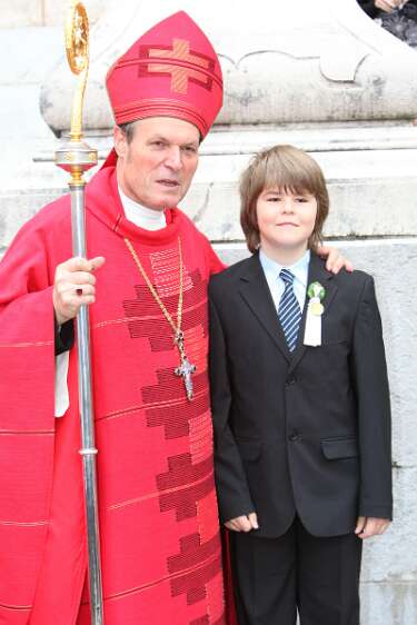 Firmung mit Abt Berthold Heigl und Propst Raimund Breiteneder um 08h