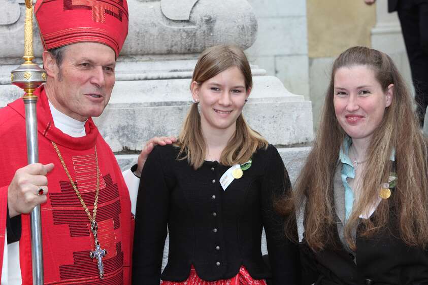 Firmung mit Abt Berthold Heigl und Propst Raimund Breiteneder um 08h