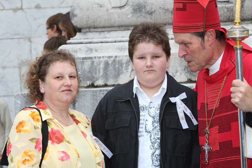 Firmung mit Abt Berthold Heigl und Propst Raimund Breiteneder um 08h