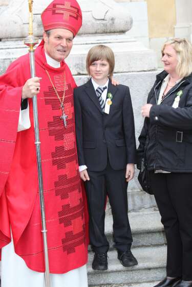 Firmung mit Abt Berthold Heigl und Propst Raimund Breiteneder um 08h