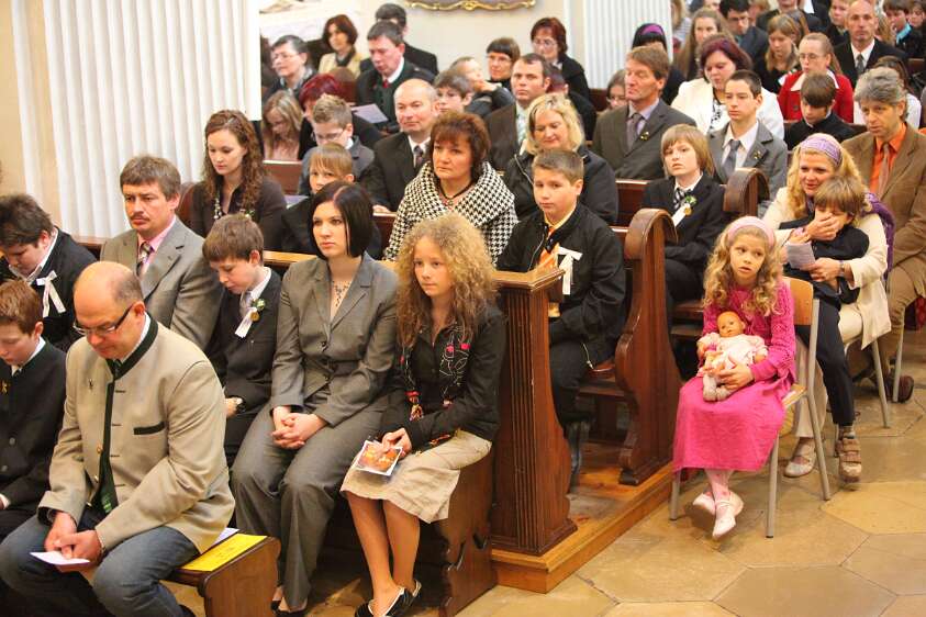 Firmung mit Abt Berthold Heigl und Propst Raimund Breiteneder um 08h