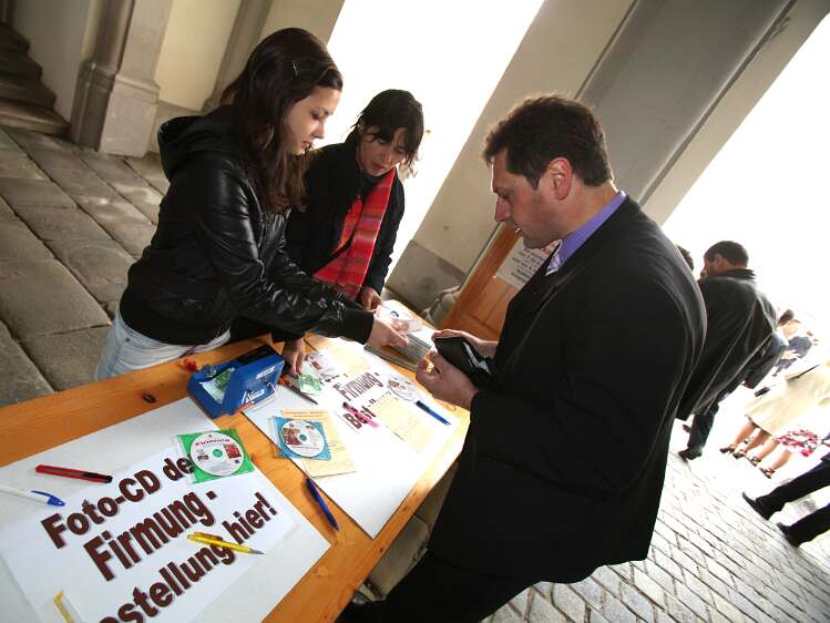 Firmung mit Abt Berthold Heigl und Propst Raimund Breiteneder um 10:30h