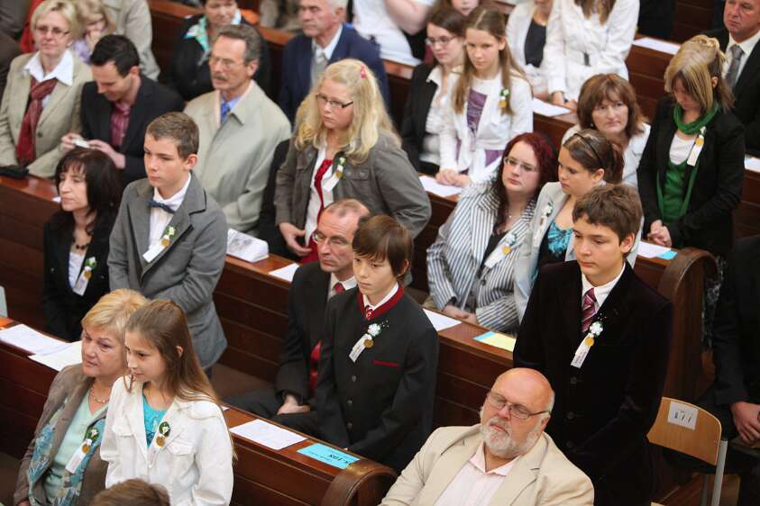 Firmung mit Abt Berthold Heigl und Propst Raimund Breiteneder um 10:30h
