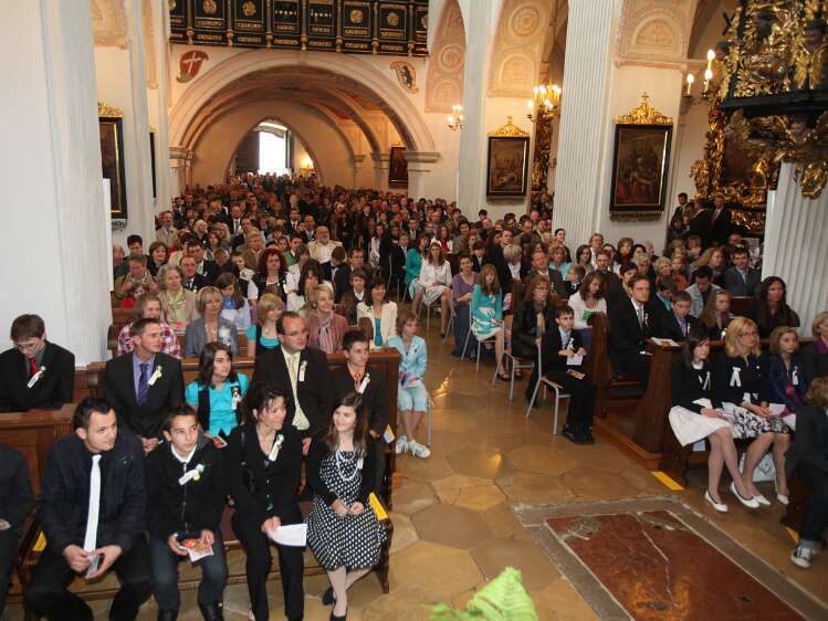 Firmung mit Abt Berthold Heigl und Propst Raimund Breiteneder um 10:30h