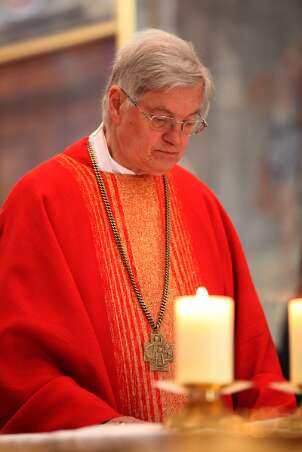 Dekanatsfirmung 2011 - hl.Messe 8h P. Johannes Gartner, Altabt vom Stift Seckau, legte mit 70 sein Amt nieder und kam vor einem Jahr zurück in sein Stammkloster Seitenstetten zurück.
