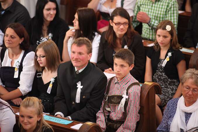 Dekanatsfirmung 2011 - hl.Messe 10h30 Gut gelaunte Firmlinge macht viel mehr Spaß zu fotografieren als gelangweilte. :)